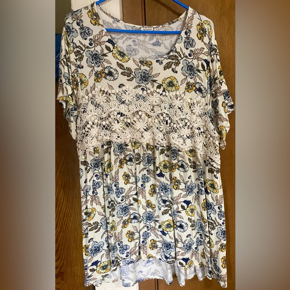 Eyeshadow Women’s PTP 20” Sz: 0X Scoop Neck Lace Accents Floral Pattern Top